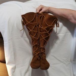 Beautiful buckskin boots in great condition